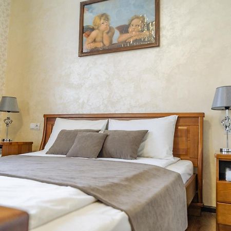 Hotel Lubych Броды Экстерьер фото