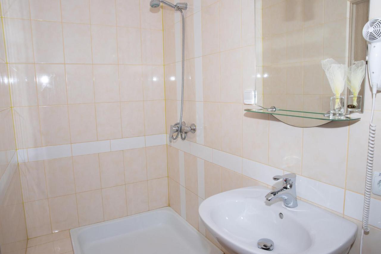 Hotel Lubych Броды Экстерьер фото