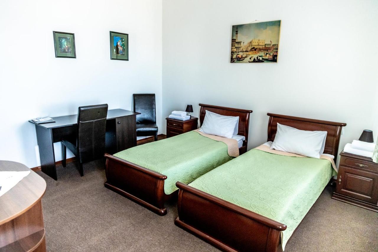 Hotel Lubych Броды Экстерьер фото