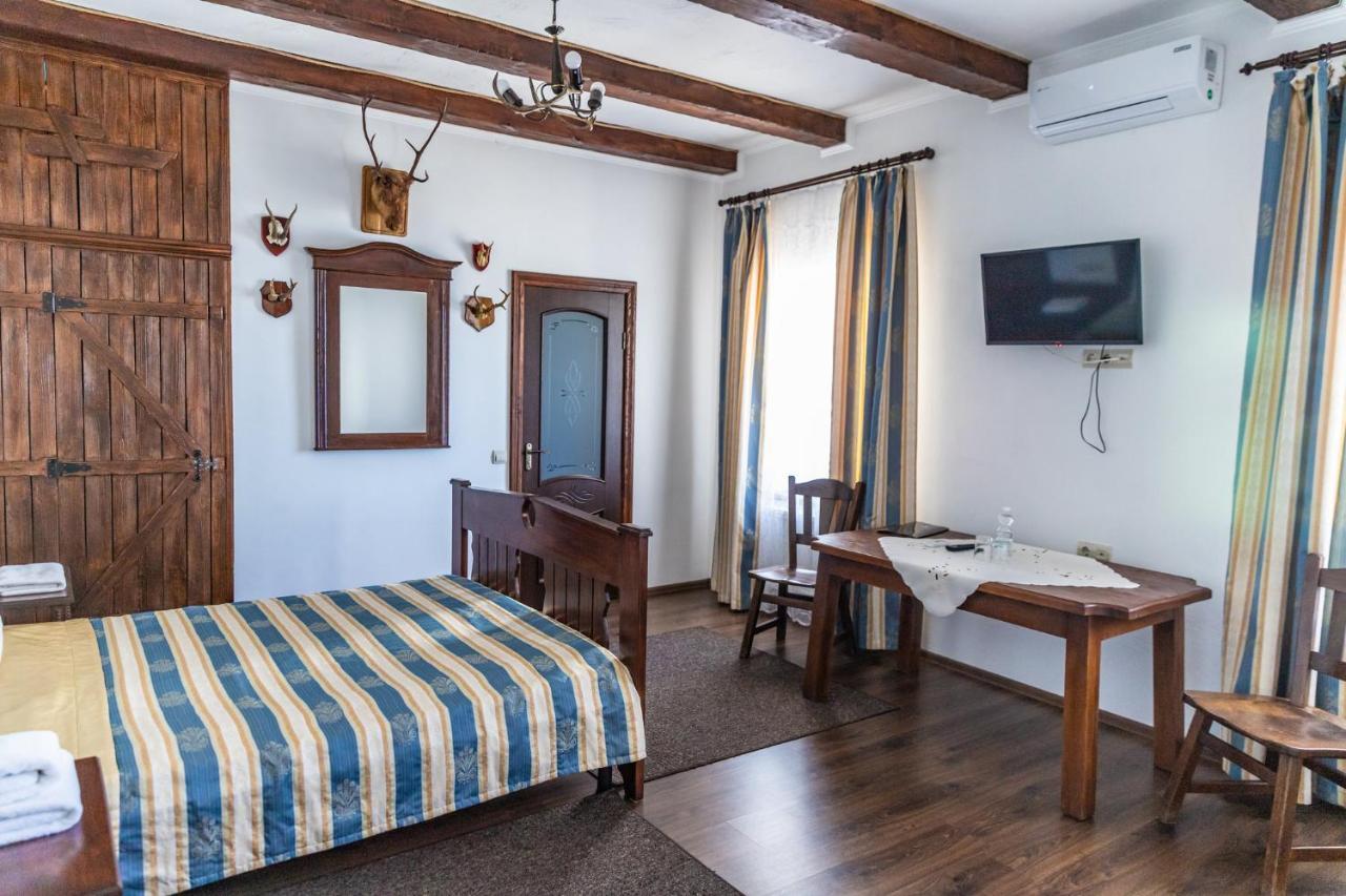 Hotel Lubych Броды Экстерьер фото
