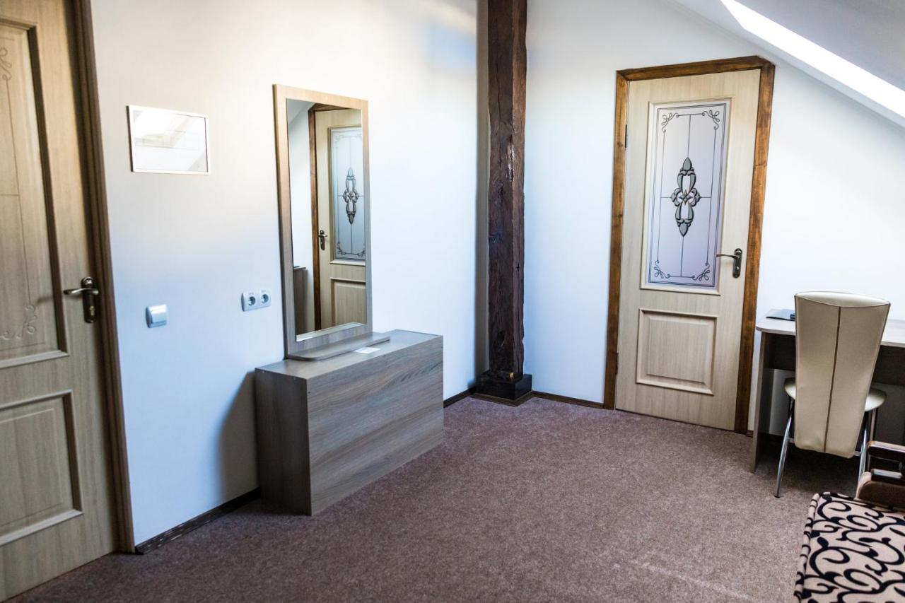 Hotel Lubych Броды Экстерьер фото
