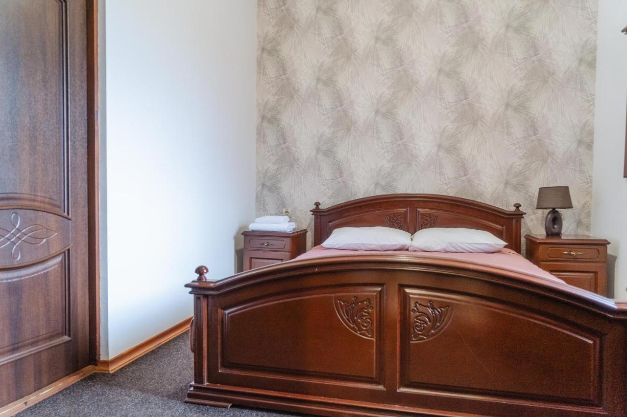 Hotel Lubych Броды Экстерьер фото