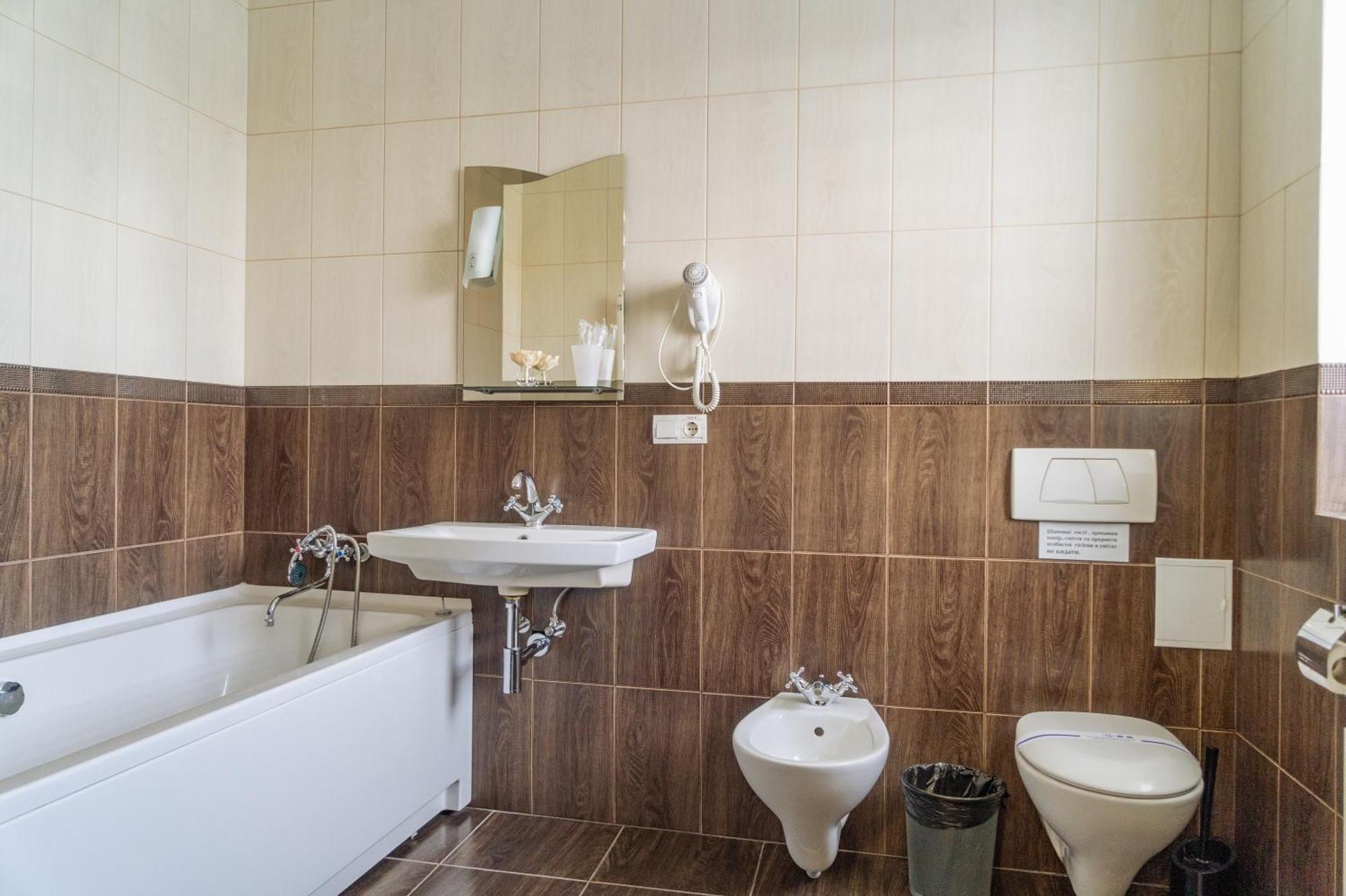 Hotel Lubych Броды Экстерьер фото