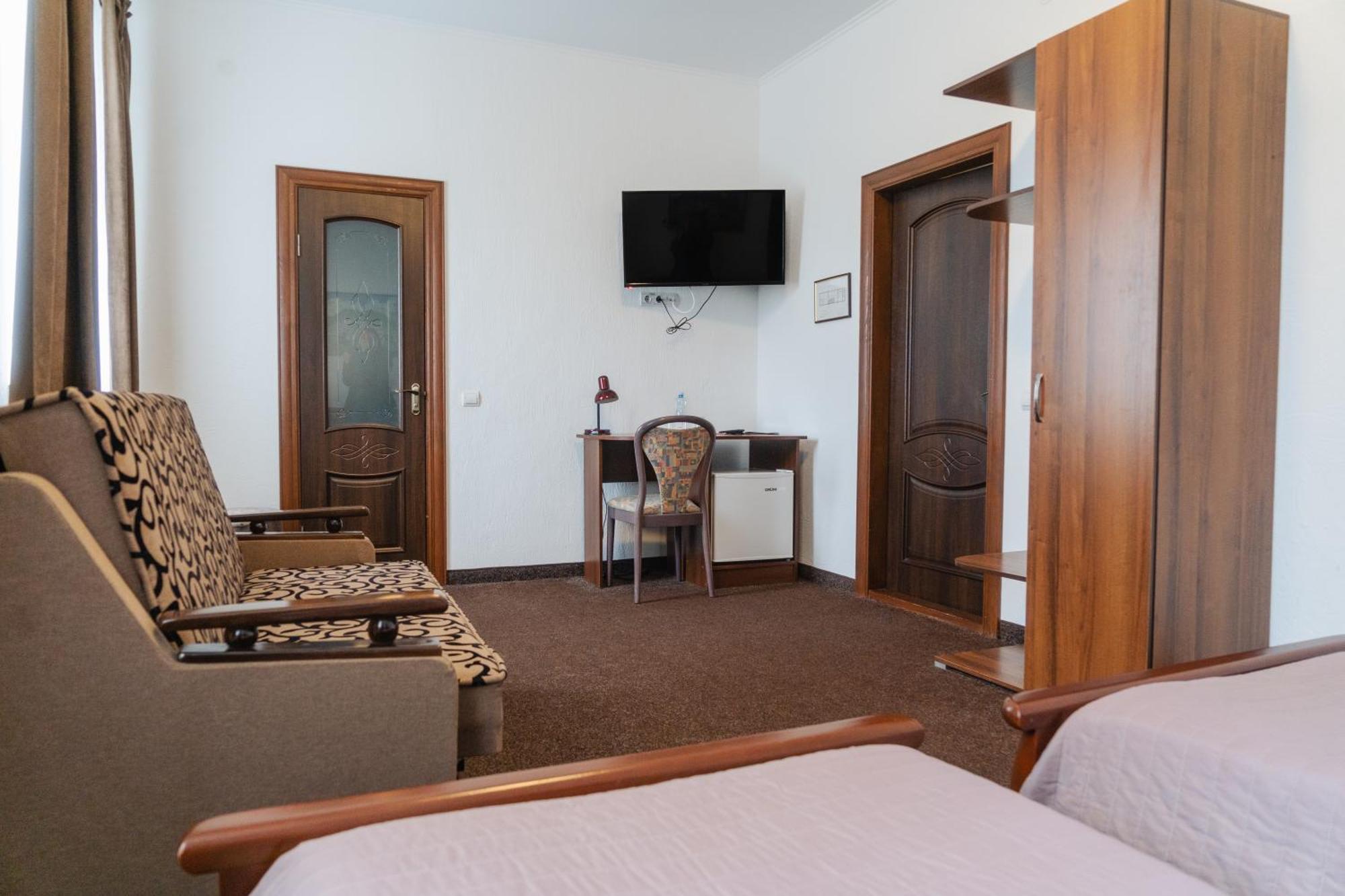 Hotel Lubych Броды Экстерьер фото