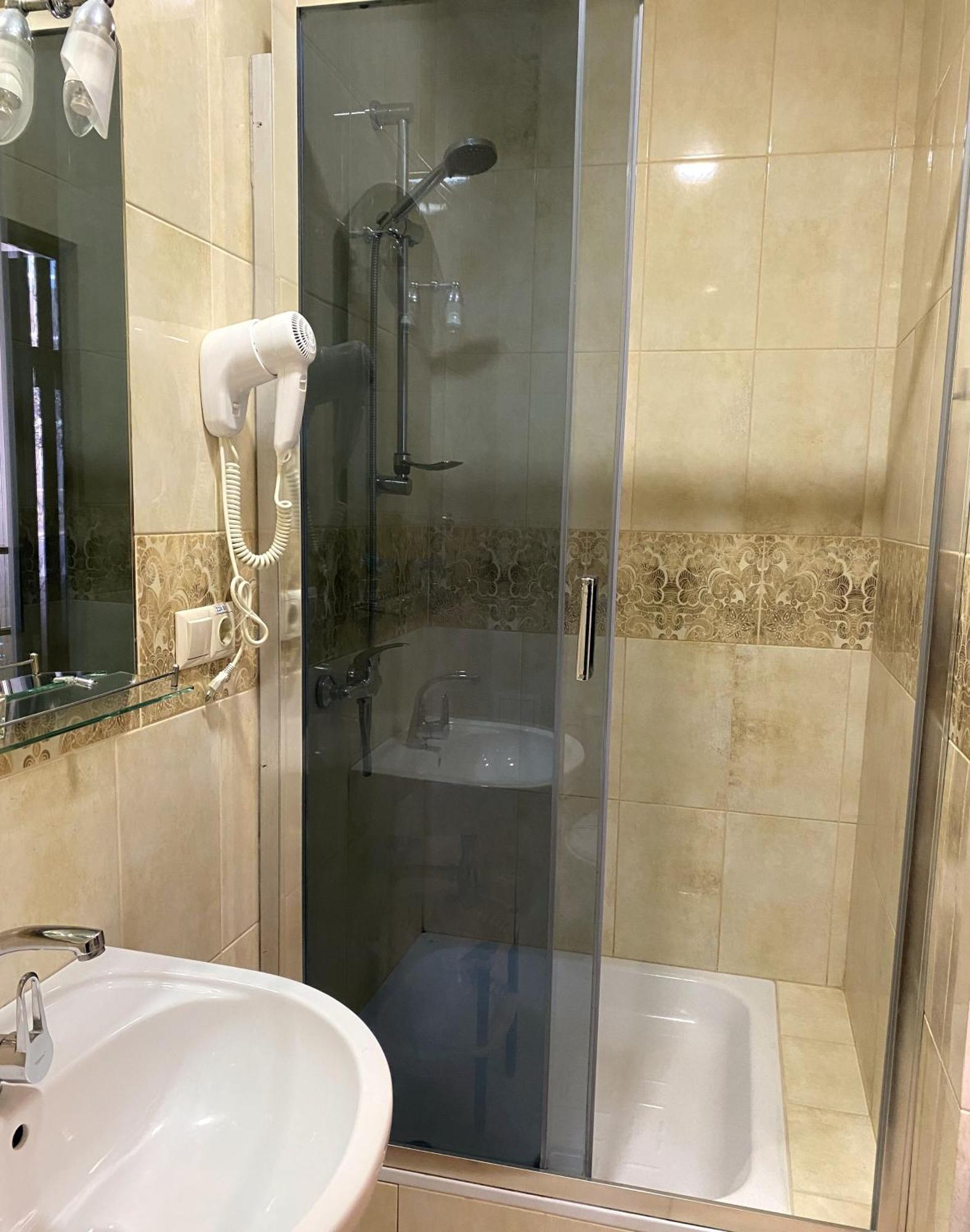 Hotel Lubych Броды Экстерьер фото